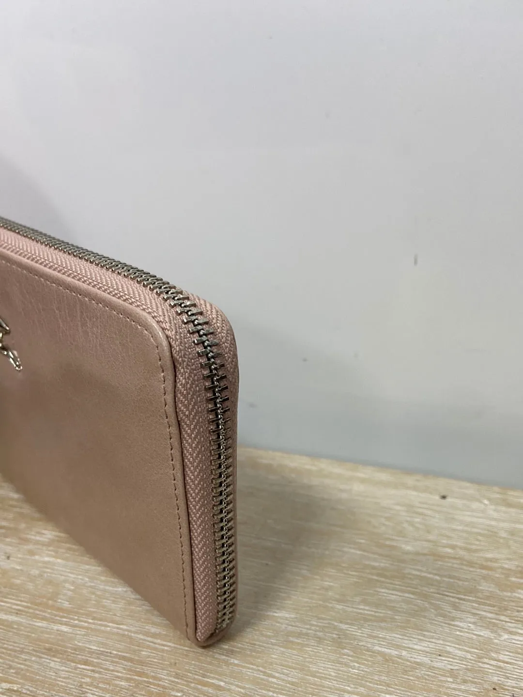 BIMBA Y LOLA. Cartera rosa piel