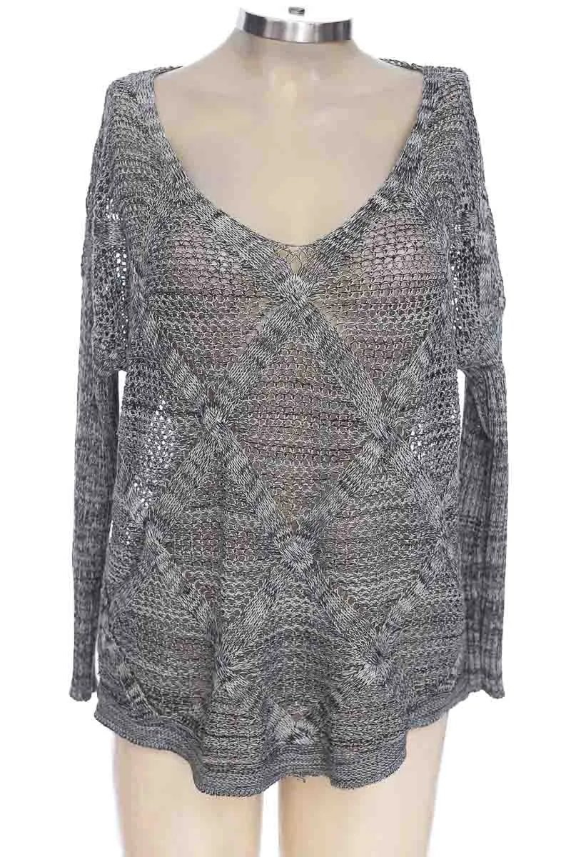 Sweater color Negro - Closeando